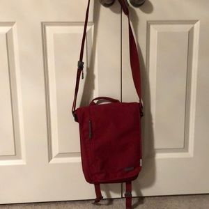 STM Laptop/IPad Travel Shoulder Bag